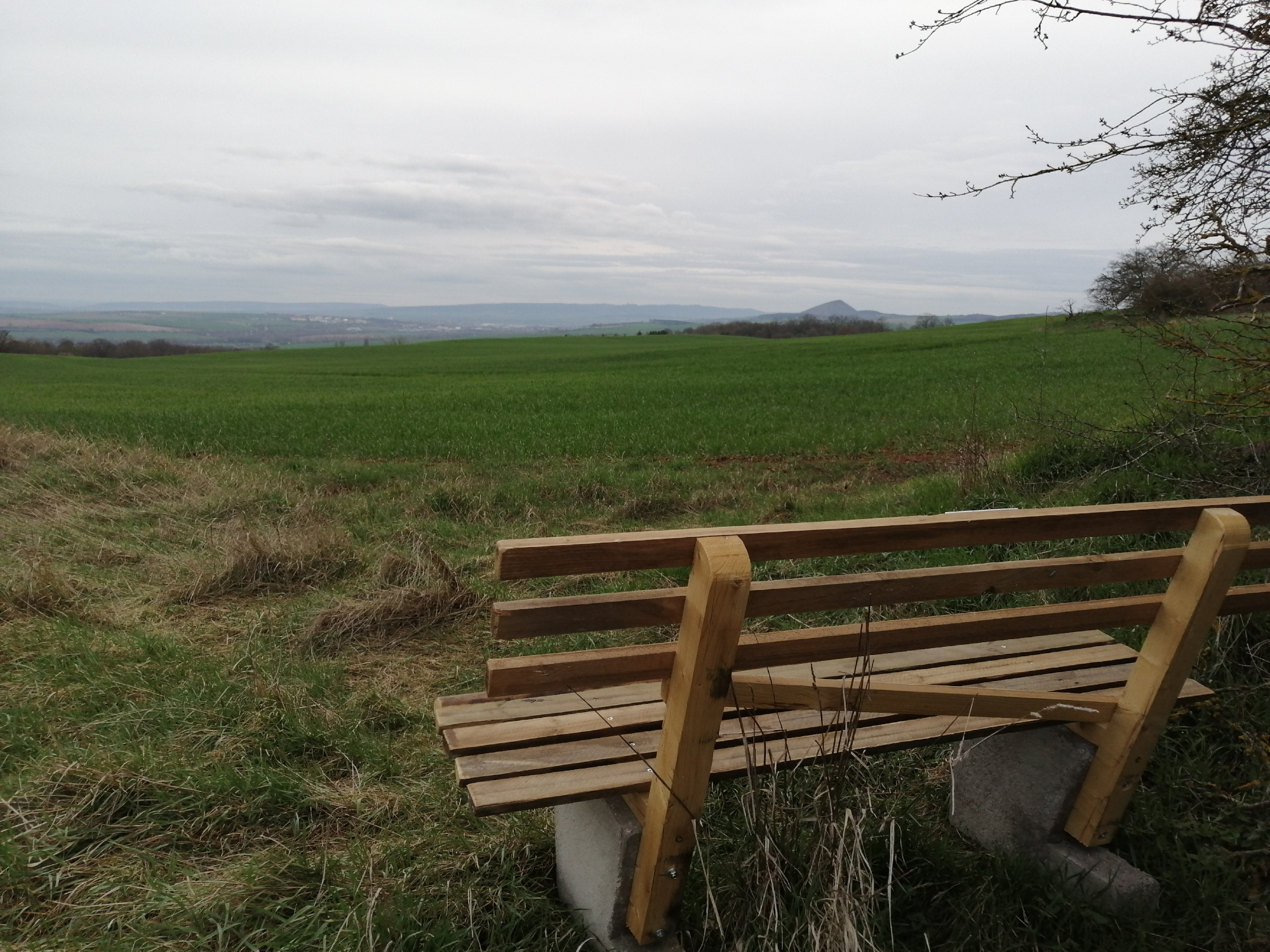 Bank an der halben Hufe